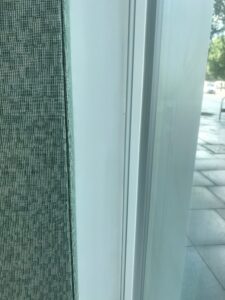 Movement joint between external window and internal wall